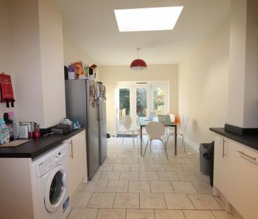 6 bedroom semi-detached house to rent - Photo 5