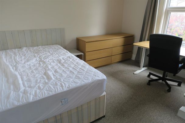 Longmead Avenue, Bristol - Photo 1