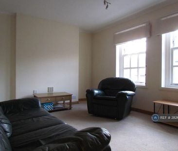 3 bedroom flat to rent - Photo 3