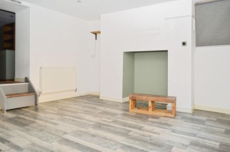 4 bedroom House To Let - Photo 3