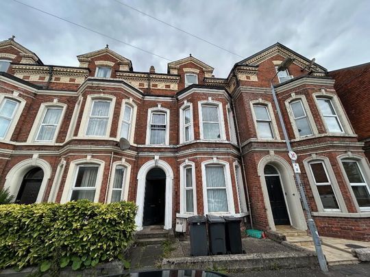 Flat 1, 5 Ashley Avenue, Belfast, BT9 7BT - Photo 1