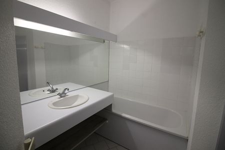 Location Appartement 3 pièces 82m² NIMES 30000 - Photo 5