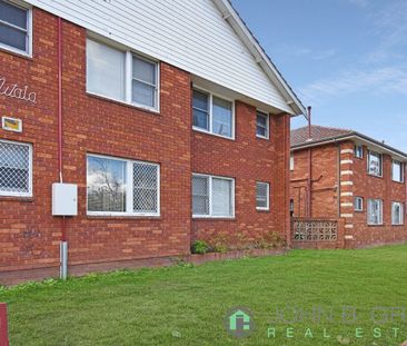 Comfortable & Convenient 1-Bedroom Apartment in Prime Location - Photo 4