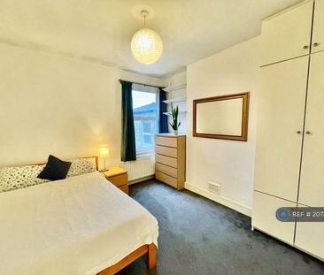 2 bedroom maisonette to rent - Photo 2