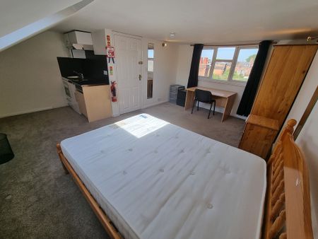 6 Bed Student Accommodation - Photo 5