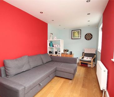 4 bedroom detached house to rent - Photo 3