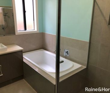 Classic 4Br Family Home in Williams Landing! - Photo 5