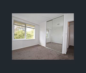 LIGHT AND BRIGHT WITH REVERSE CYCLE AIR CONDITIONING - Photo 3