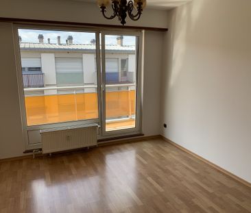 Location Appartement 4 pièces 95m² SARREGUEMINES 57200 - Photo 2
