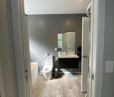 Immaculate Near New 3 Bedroom Townhouse in Whitby - Photo 3