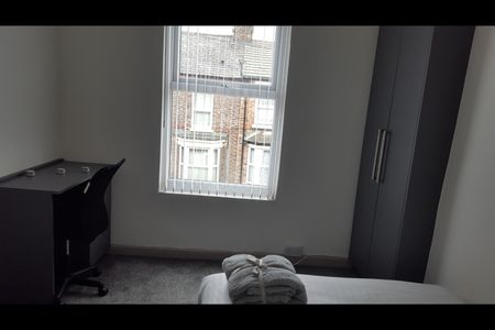 Room in a Shared House, Mansell Road, L6 - Photo 4