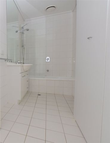 165/99 Whiteman Street - Photo 4