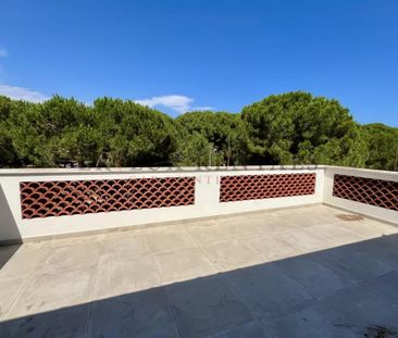 Cap d'Antibes – Maison avec terrasses et vue mer, face aux plages - Photo 1