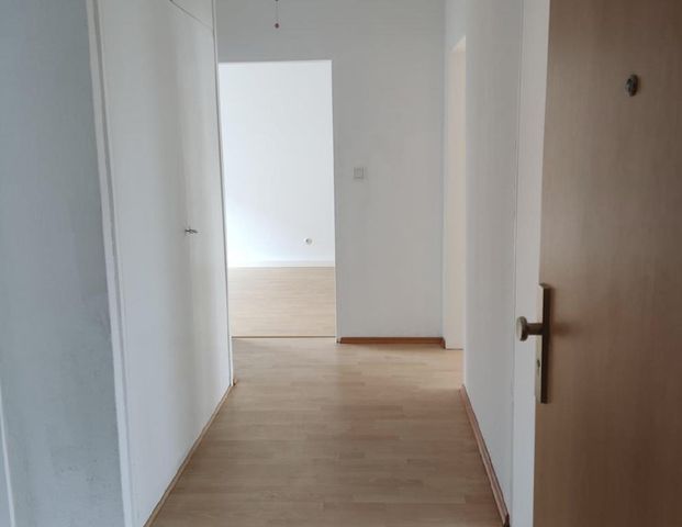/ Erhöhtes Erdgeschoss: 3 Zimmer-Wohnung mit Balkon in Alt-Arnsberg! - Foto 1