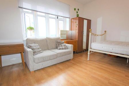 Studio to rent - Photo 3