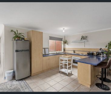 LOW MAINTENANCE TOWN HOUSE - Photo 3