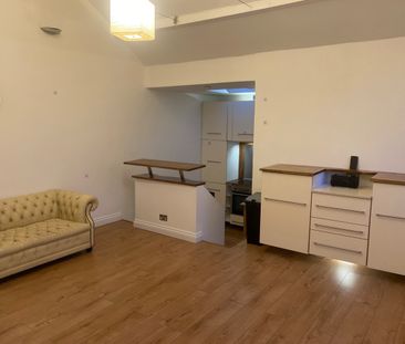 2 Bed Flat, Pinner Road, HA1 - Photo 1