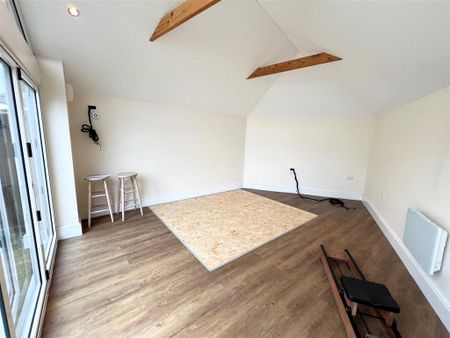 3 bedroom semi-detached house to rent - Photo 2