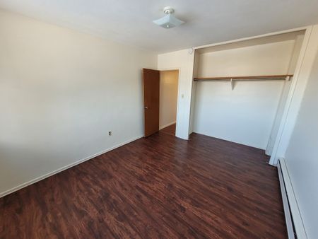 602 Hopkins Street - Photo 2