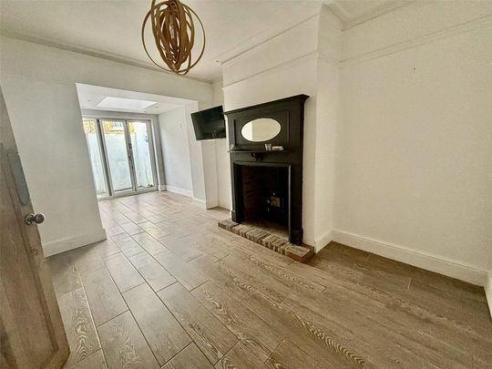 4 bedroom terraced house to rent - Photo 1