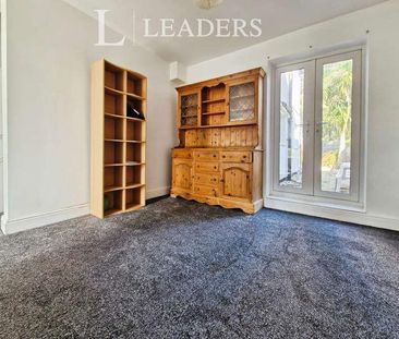 Middlecroft Lane, PO12 - Photo 3