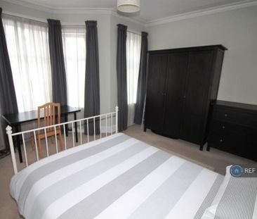 4 bedroom terraced house to rent - Photo 2