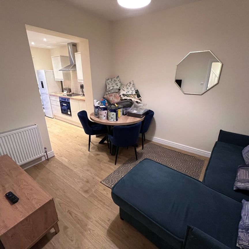 4 Bed Terraced House, Roman Road, BS5 - Photo 1