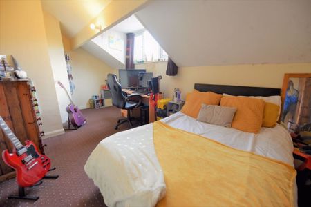 2 bedroom House in Harold View, Leeds - Photo 4