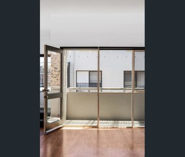 Freshly renovated 3 level townhouse in the heart of the CBD - Photo 4