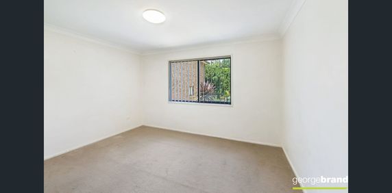 This upstairs three bedroom flat is situated in the beautiful Copacabana, will be sure to appeal to many wanting to join the quiet and peaceful commun - Photo 2