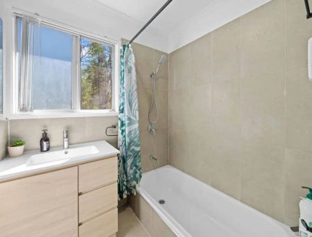 “FAMILY HOME IN LEAFY SURROUNDS, GET IN QUICK!” - Photo 3