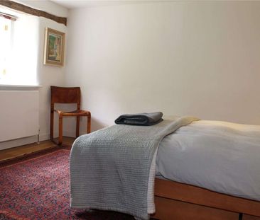 A beautiful, Cotswold stone, three bedroom cottage in the heart of ... - Photo 4