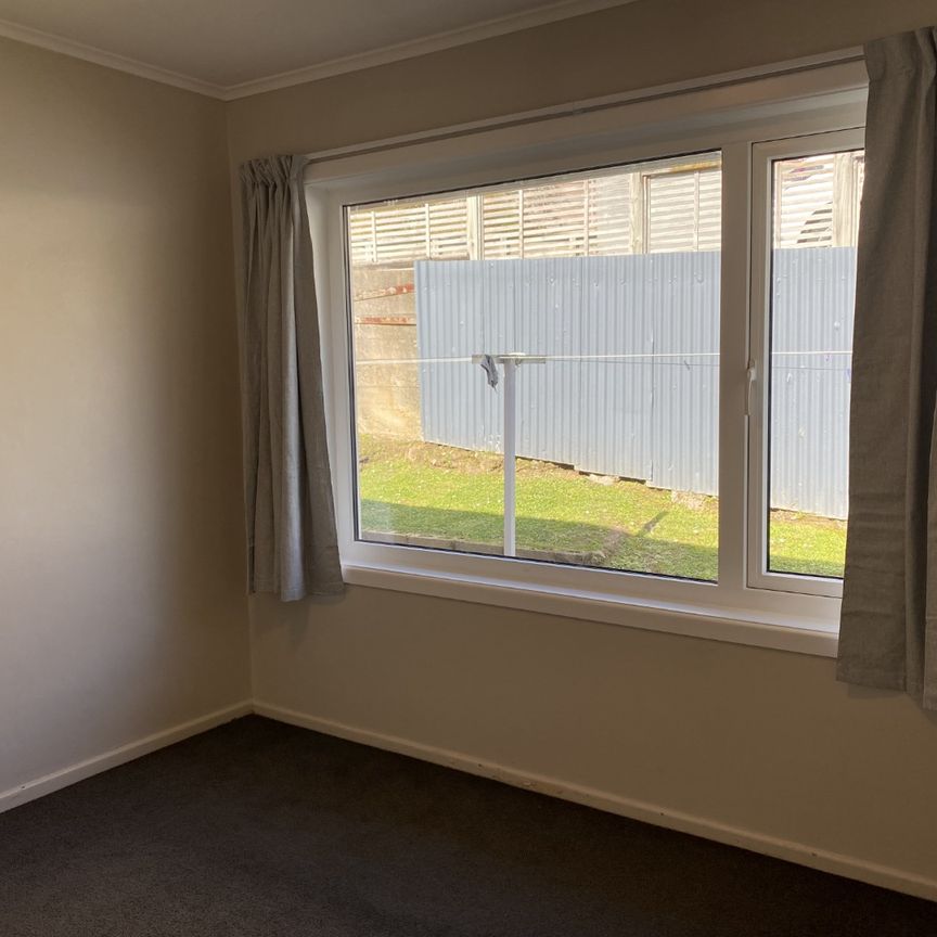 Quite & Cosy 2 Bedroom Home in Silverstream - Rent Negotiable - Photo 1