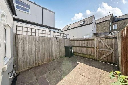 Coombe Road, Kingston Upon Thames, KT2 - Photo 2