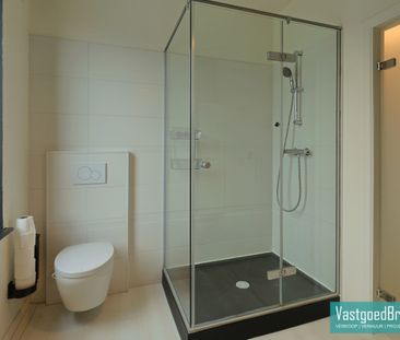 Volledig gerenoveerde rijwoning met terras en tuin - Photo 6