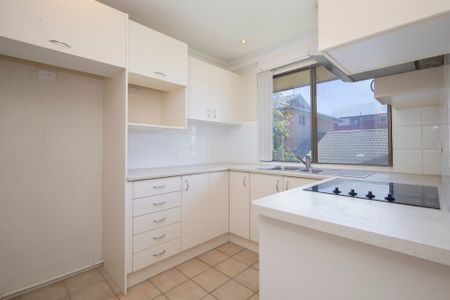 Tidy 2 Bedroom with Air Conditioning - Photo 5
