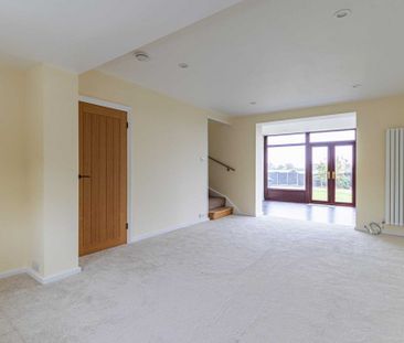 3 bed Detached for rent - Photo 2