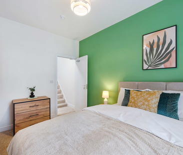 Newly Refurbished 7-Bed House Share In L13! Room 3 (Double) - Photo 3