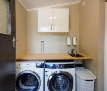 Modern living on Monmouth Street - Photo 2