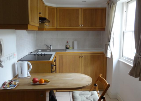 A charming studio apartment on the third floor in the vibrant area of Bloomsbury, London WC1H. - Photo 4
