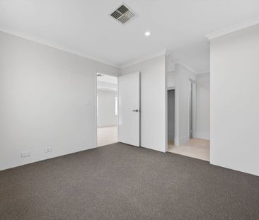 STUNNING BRAND NEW HOME - FOUR BEDROOM - Photo 3