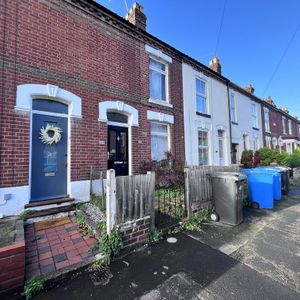 2 bedroom terraced house to rent - Photo 3