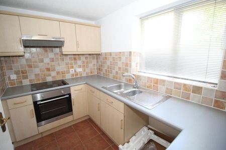 2 bedroom ground floor flat to rent - Photo 4
