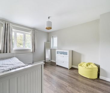 Detached House to rent - Godstone Road, Bletchingley, RH1 - Photo 5