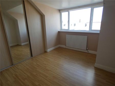 3 bedroom terraced house to rent - Photo 4