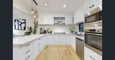 Bright Family Home with large Backyard - Photo 5