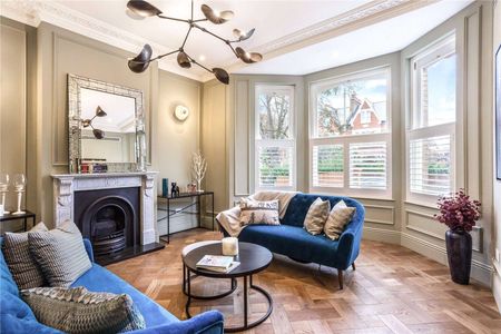 An exceptional, newly refurbished six bedroom house with off-street parking COI Cand studio annexe. - Photo 3