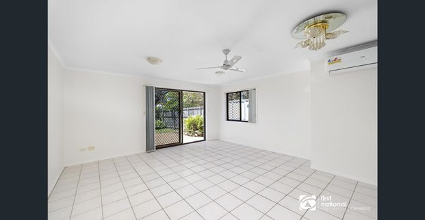 LOVELY TWO BEDROOM LOW SET VILLA IN CENTRAL CAPALABA - WITH LARGE FULLY FENCED COURTYARD - Photo 1