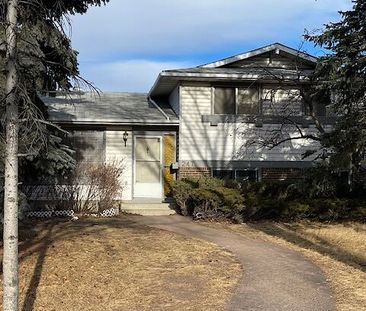 247 Rundlemere Rd NE, Calgary - Photo 2