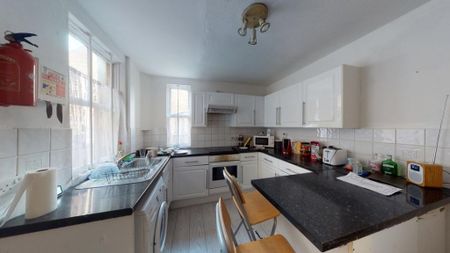 3 bedroom terraced house to rent - Photo 5